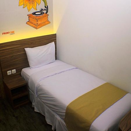 Front One Cabin Malioboro Jogja Yogyakarta Exterior photo