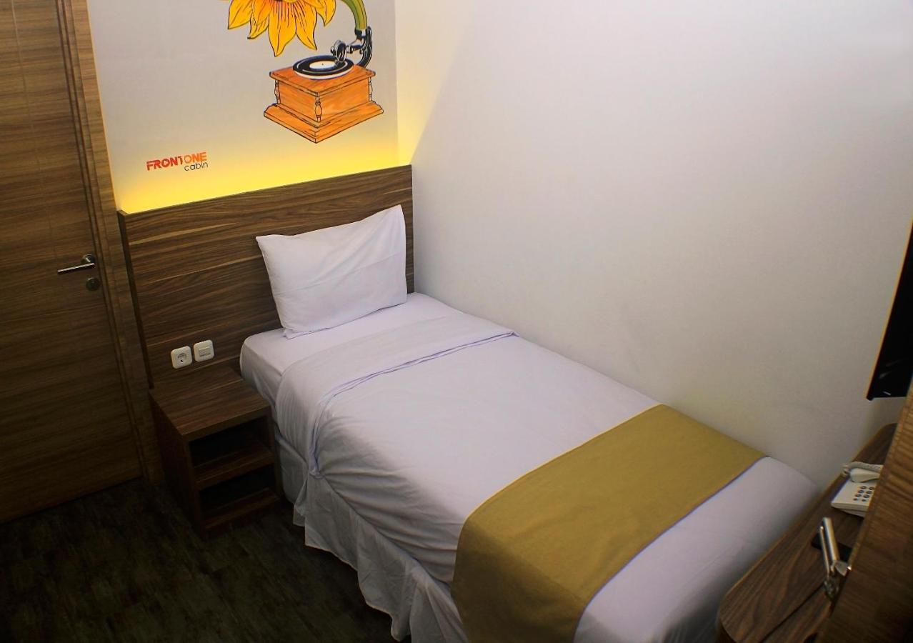 Front One Cabin Malioboro Jogja Yogyakarta Exterior photo